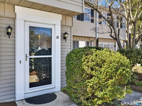1 Wilshire Rd #B, Madison, CT 06443