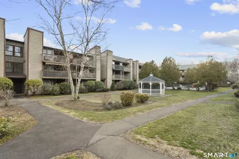 Exterior - 130 Coe Ave #14, East Haven, CT 06512 photo 4 of 8