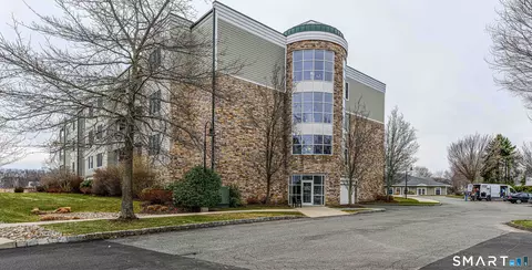 60 Maple St #17, Branford, CT 06405
