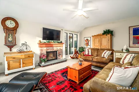 25 Heritage Crst #C, Southbury, CT 06488