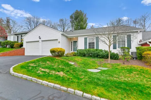 47 Bank St #47, New Canaan, CT 06840