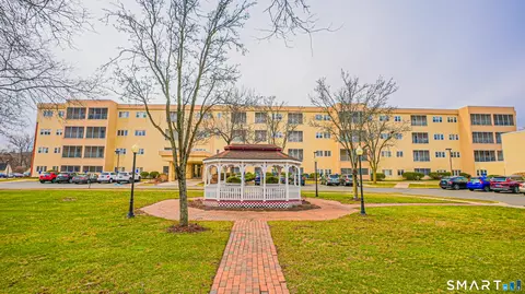 75 Washington Ave #2-105, Hamden, CT 06518