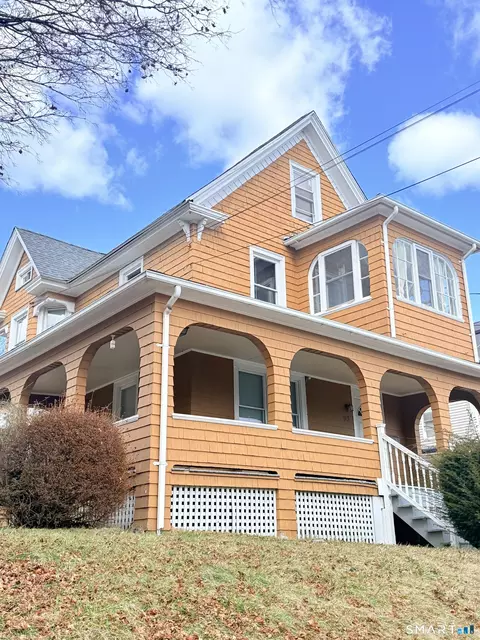 93 Ocean Ave, New London, CT 06320