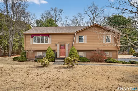 99 Dayton Rd, Waterford, CT 06385