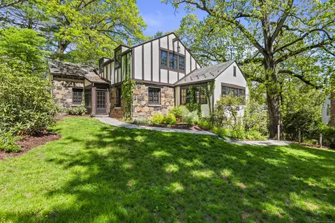 128 Blake Rd, Hamden, CT 06517