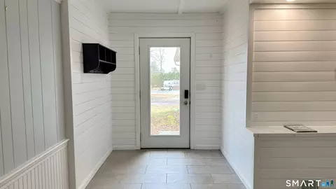 Entry Way - 675 Colonel Ledyard Hwy, Ledyard, CT 06339 photo 1 of 5