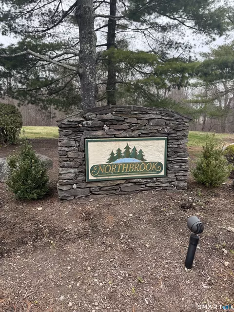 10 Echowoods Cir #10, Monroe, CT 06468