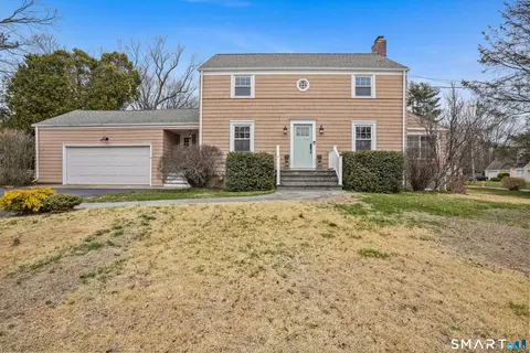 4 Woodridge Cir, Trumbull, CT 06611