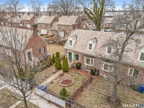 16 Cole St, Bridgeport, CT 06604