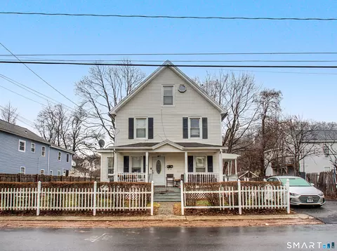 68 Rowan St, Danbury, CT 06810