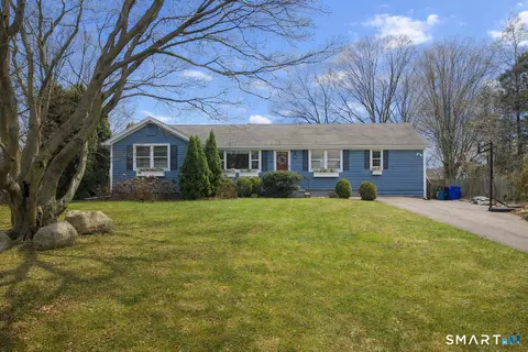 19 Lyncrest Dr, Norwalk, CT 06851
