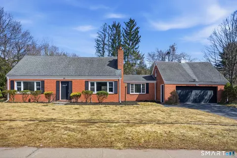 35 Dyer Ave, Canton, CT 06019
