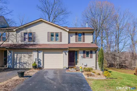 62 Schoolhouse Xing #62, Wethersfield, CT 06109