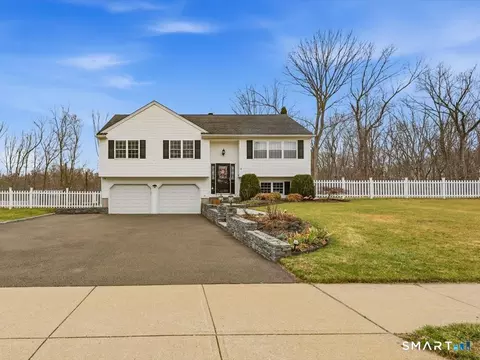 59 Wood Ter, East Haven, CT 06513