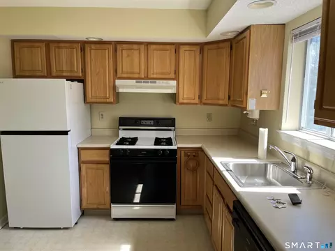 Kitchen - 202 Windgate Cir #E, Monroe, CT 06468 photo 2 of 3