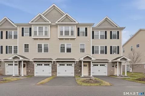 3 Village Xing #3, Niantic, CT 06357