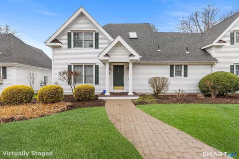 18 Augusta Cir #18, Moodus, CT 06469