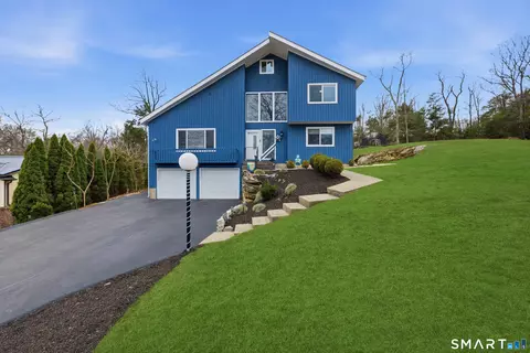 16 Raquel Dr, Danbury, CT 06811