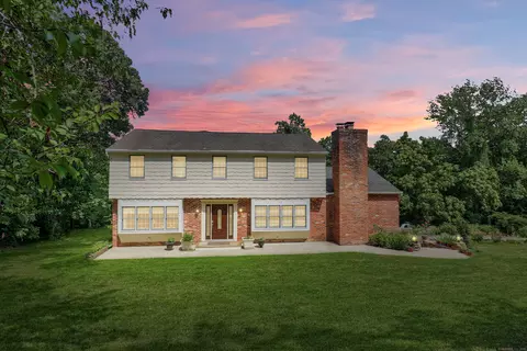 11 Ariel Rd, Woodbridge, CT 06525