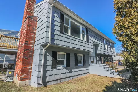 33 Trelane Dr, Bridgeport, CT 06606