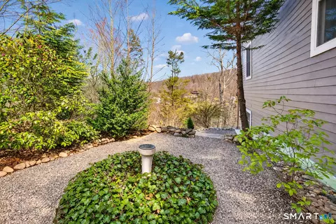 Exterior - 145 Lakeview Ter, Sandy Hook, CT 06482 photo 3 of 9