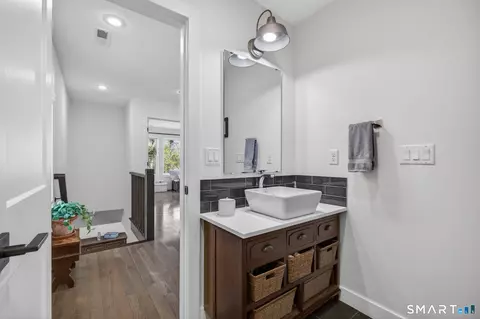 Entry Way - 145 Lakeview Ter, Sandy Hook, CT 06482 photo 1 of 3