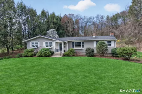 9 Round Hill Dr, Monroe, CT 06468