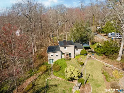 10 Mountain Trl, East Hampton, CT 06424