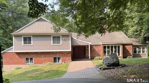 80 Pine Hollow Dr, Middlebury, CT 06762