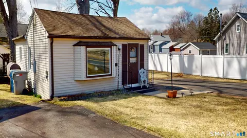 137 Brook St, Bristol, CT 06010