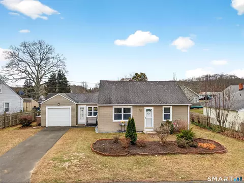 6 Slocum Dr, Niantic, CT 06357