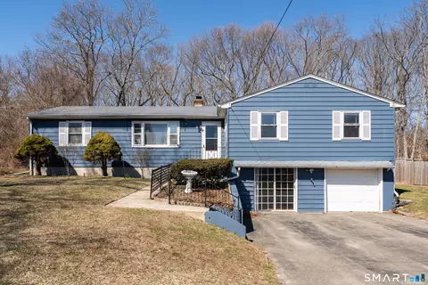 38 Sunnybrook Ln, Clinton, CT 06413