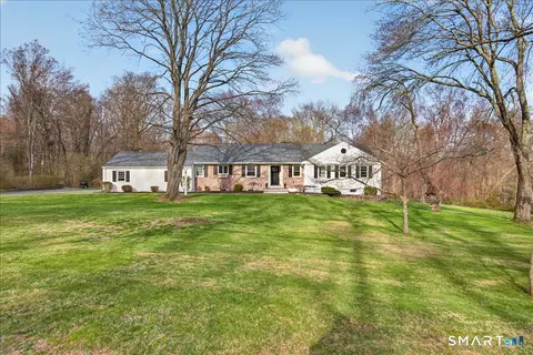 7 Pleasant Hill Rd, Woodbridge, CT 06525