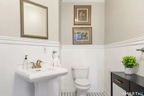 Bath - 91 Algonquin Rd, Fairfield, CT 06825 photo 3 of 5