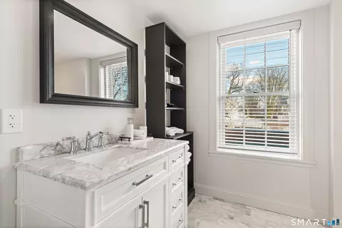 Bath - 91 Algonquin Rd, Fairfield, CT 06825 photo 5 of 5