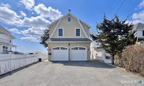 57 Pelham St, Milford, CT 06460
