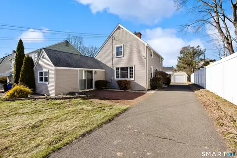 28 Woodmere Rd, West Hartford, CT 06119