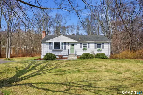 96 Toll House Ln, Fairfield, CT 06825