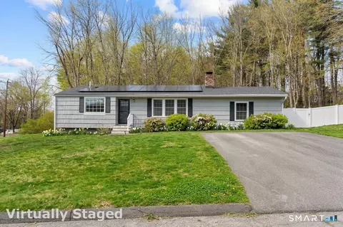10 Karen Blvd, Newtown, CT 06470