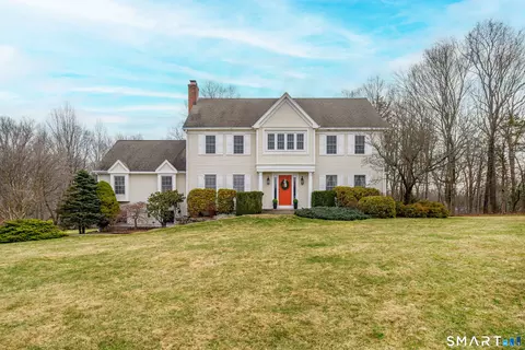 20 Charter Ridge Dr, Sandy Hook, CT 06482