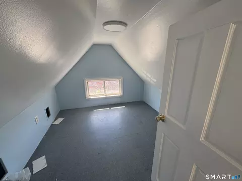 164 Coleman St, Bridgeport, CT 06605