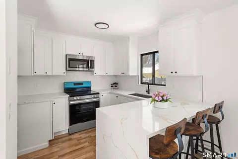 60 Lawn Ave #21, Stamford, CT 06902