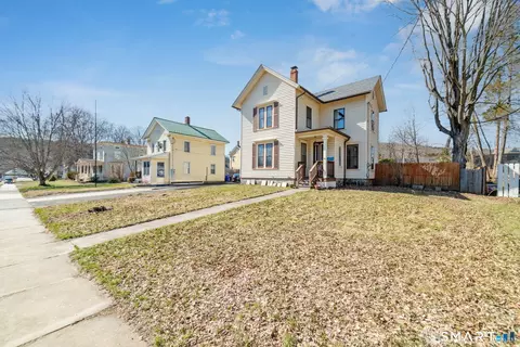 81 Elm St, Thomaston, CT 06787