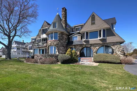 8 Seaside Ave #8, Milford, CT 06460