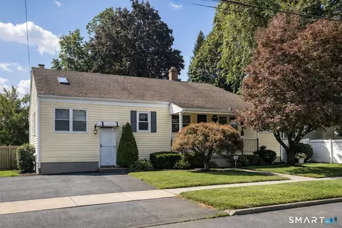 3 Seventh St, Newington, CT 06111