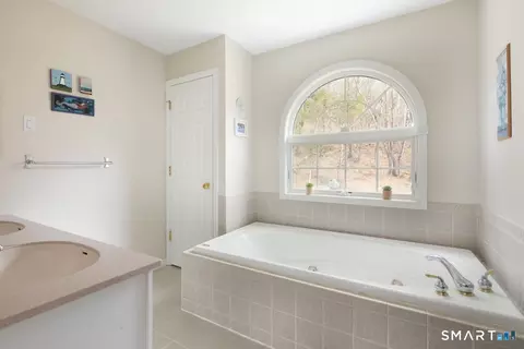 Bath - 82 Valley Rd, Cornwall, CT 06796 photo 2 of 4