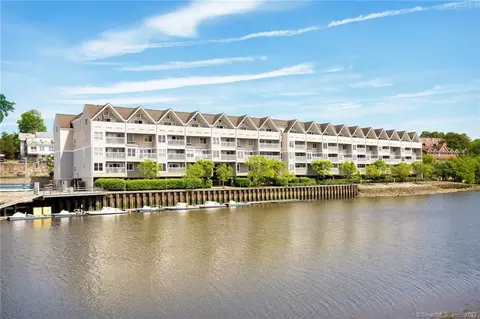 4 Daskams Ln #326, Norwalk, CT 06851