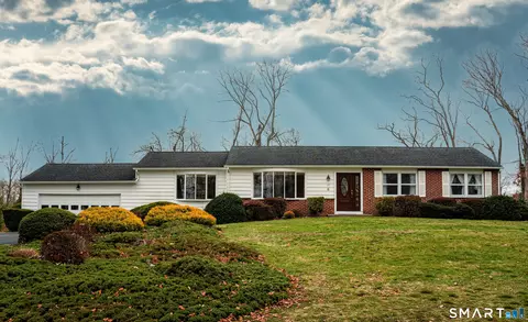 17 Arrowhead Ln, Branford, CT 06405
