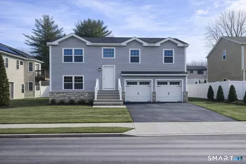 15 Yorktown Rdg, Waterbury, CT 06704