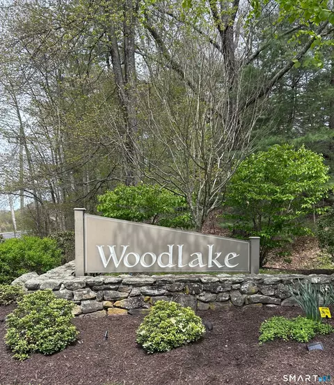 54 Clubhouse Dr #54, Woodbury, CT 06798